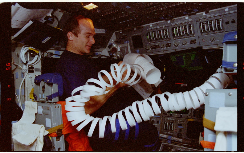 STS084-358-002.jpg