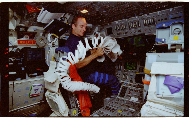 STS084-358-004.jpg