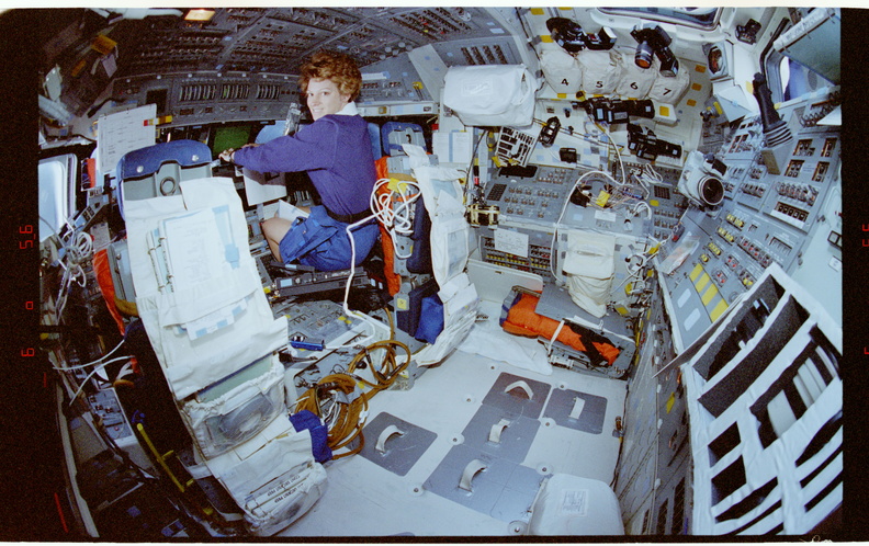 STS084-364-001.jpg