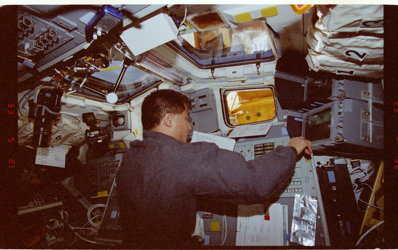 STS084-371-010.jpg