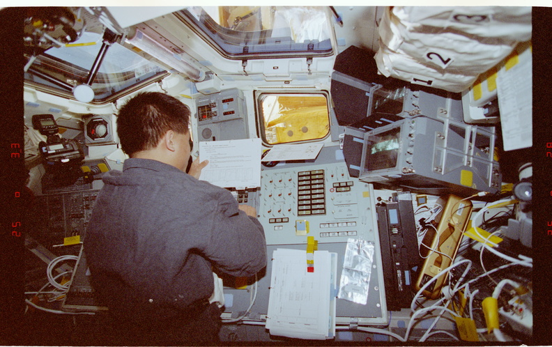 STS084-371-011.jpg