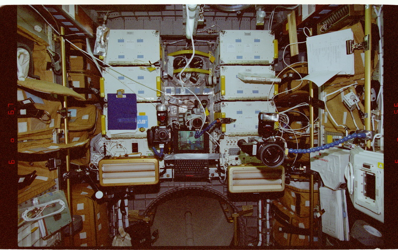 STS084-371-025.jpg