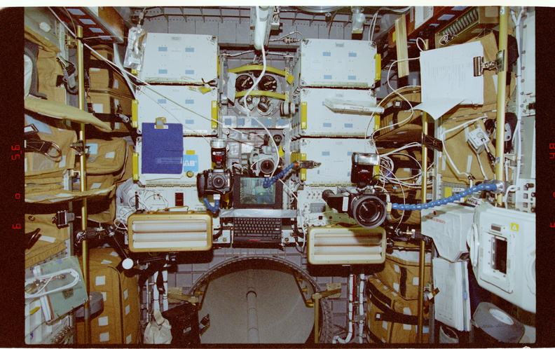STS084-371-026.jpg
