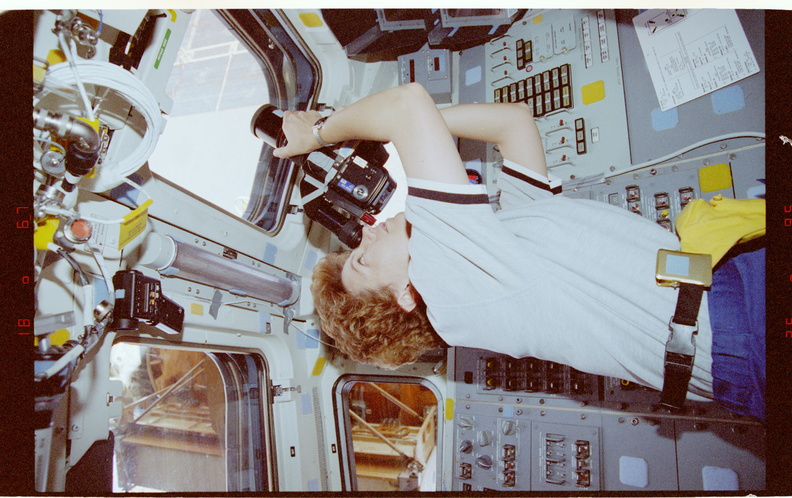 STS084-371-030.jpg