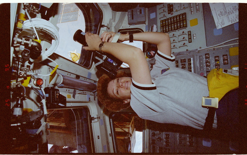 STS084-371-034.jpg