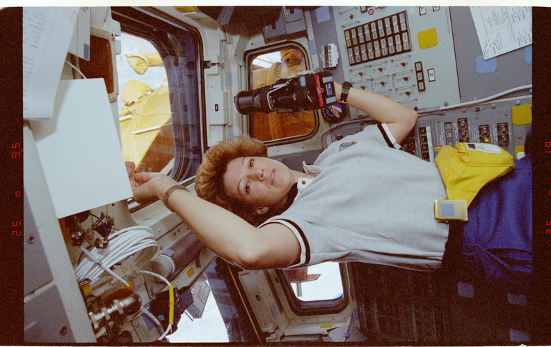 STS084-371-036.jpg