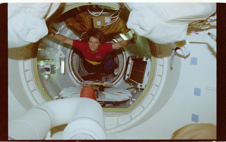 STS084-372-036.jpg