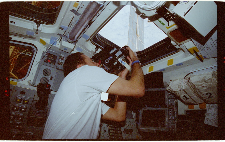 STS084-375-001.jpg