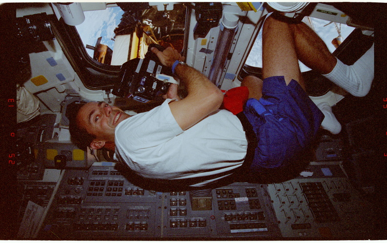 STS084-375-010.jpg