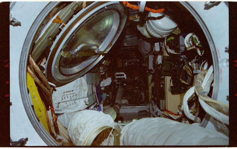 STS084-375-034.jpg
