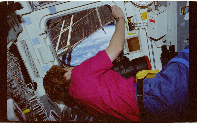 STS084-377-005.jpg