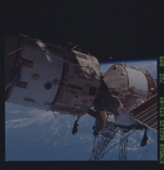 STS084-722-095.jpg