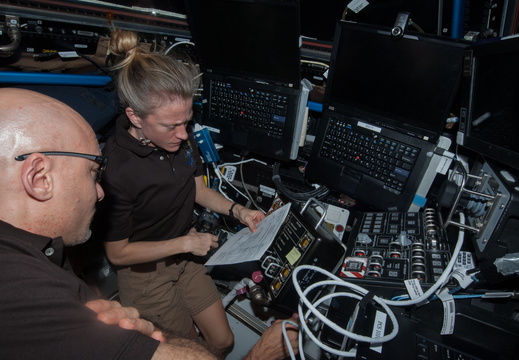 nasa2explore 10331201794 Astronauts Karen Nyberg and Luca Parmitano