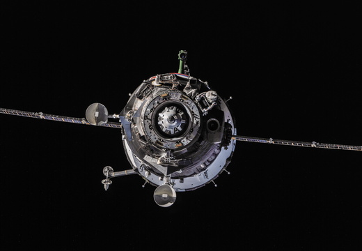 nasa2explore 9954533815 Soyuz TMA-10M Spacecraft Approaches Station for Docking