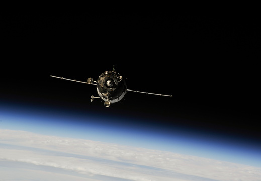nasa2explore 9954558674 Soyuz TMA-10M Spacecraft Approaches Station for Docking