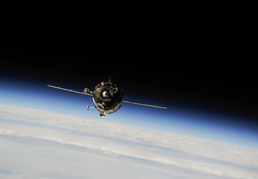nasa2explore 9954559304 Soyuz TMA-10M Spacecraft Approaches Station for Docking