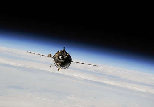 nasa2explore 9954564246 Soyuz TMA-10M Spacecraft Approaches Station for Docking