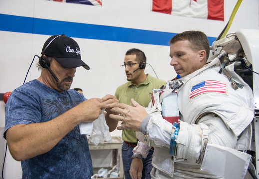 astronaut-terry-virts-participates-in-eva-training 10680313335 o