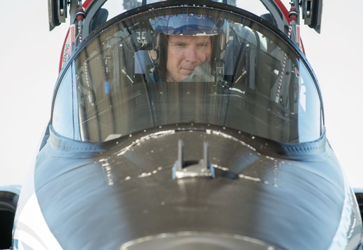terry-virts-prepares-for-a-flight-in-a-nasa-t-38-trainer-jet 10558635075 o