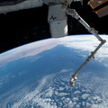 the-spacex-dragon-cargo-craft-and-the-canadarm2-robotic-arm_31709221687_o.jpg