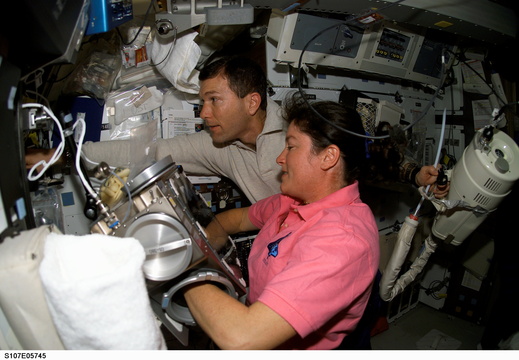 STS107-E-05745