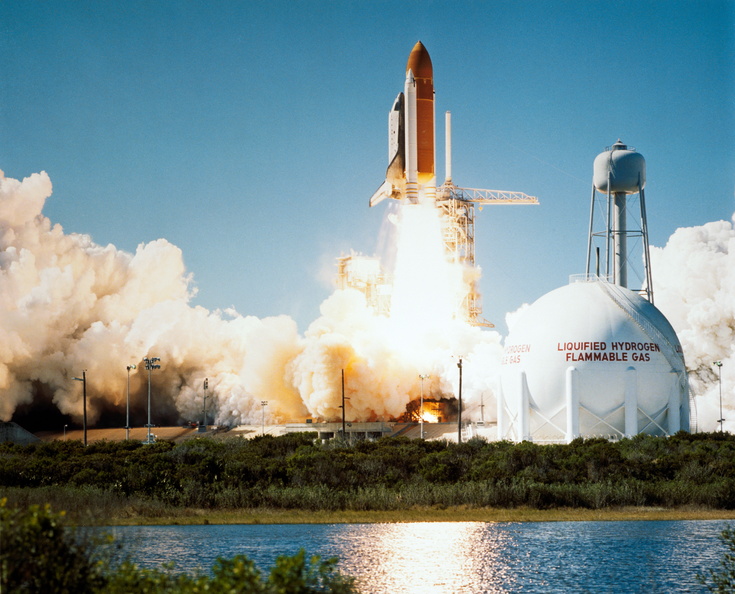 space-shuttle-challenger-lifts-off_10698158103_o.jpg