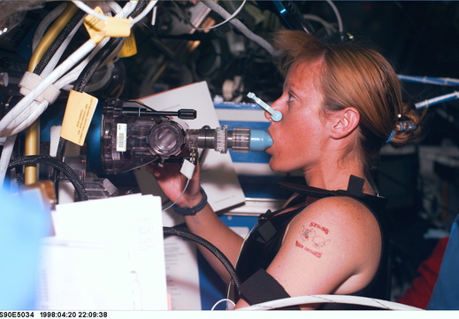 STS90-E-5034