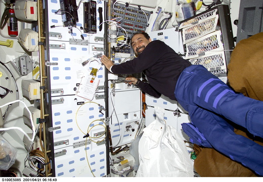 STS100-E-5085