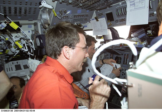 STS100-E-5136