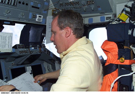 STS98-E-5021