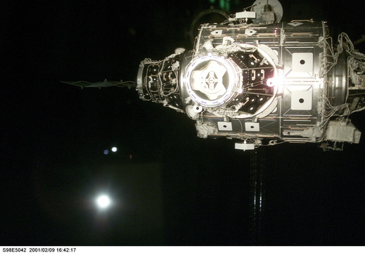 STS98-E-5042