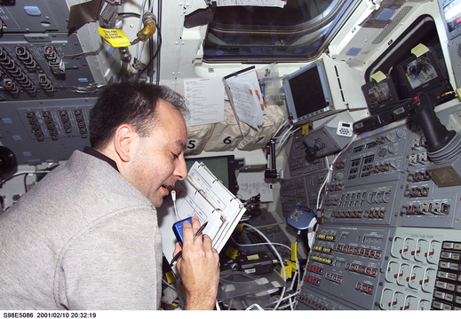 STS98-E-5086