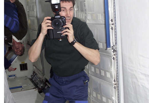 STS98-E-5138