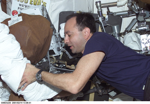 STS98-E-5220