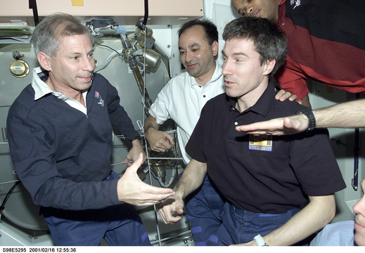 STS98-E-5295