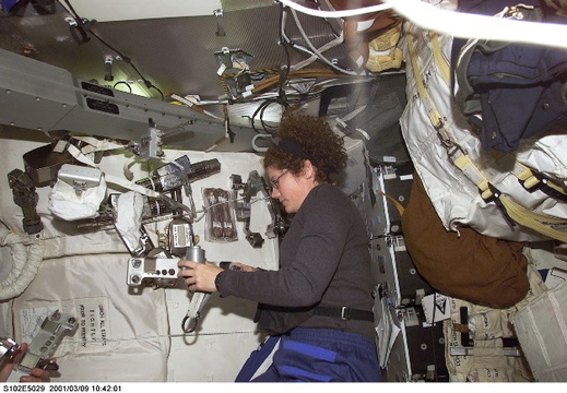 STS102-E-5029