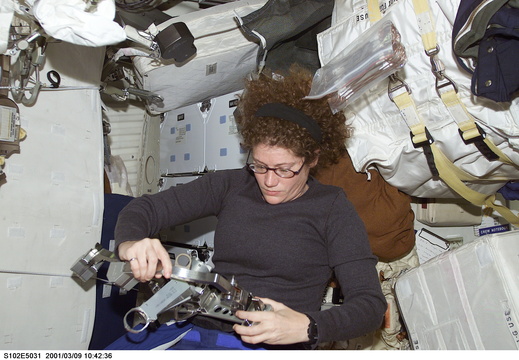 STS102-E-5031