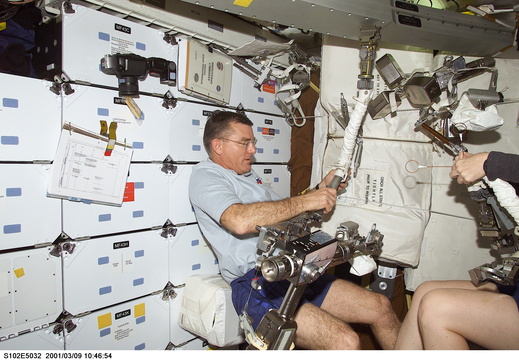 STS102-E-5032