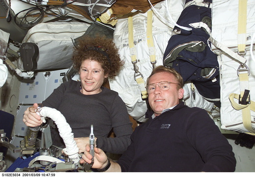 STS102-E-5034