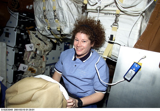 STS102-E-5048