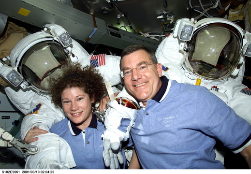 STS102-E-5061