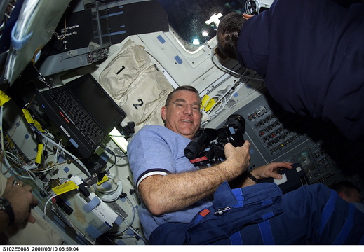 STS102-E-5088