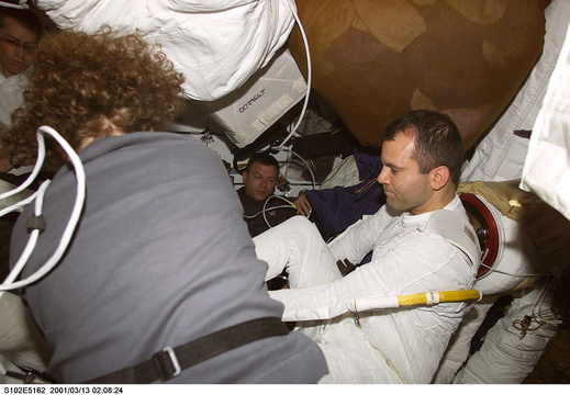 STS102-E-5162