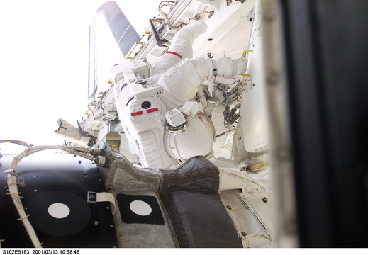 STS102-E-5183