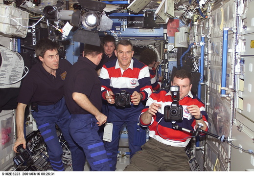 STS102-E-5223