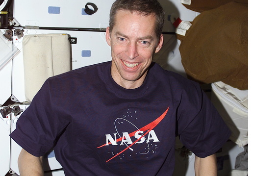 STS102-E-5233