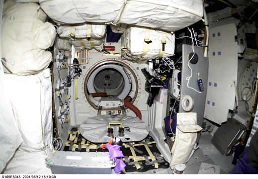STS105-E-5045