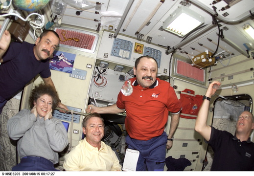 STS105-E-5205