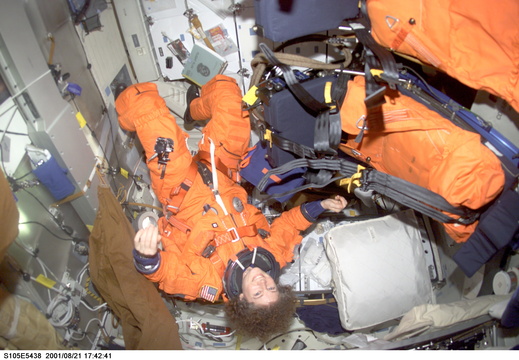 STS105-E-5438