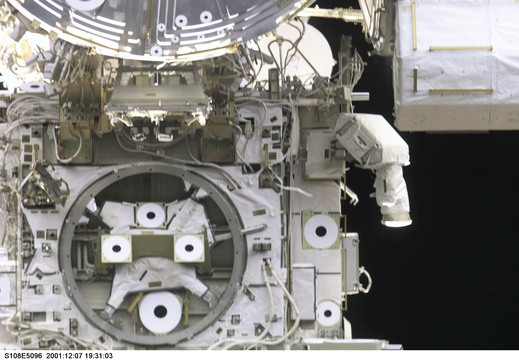 STS108-E-5096
